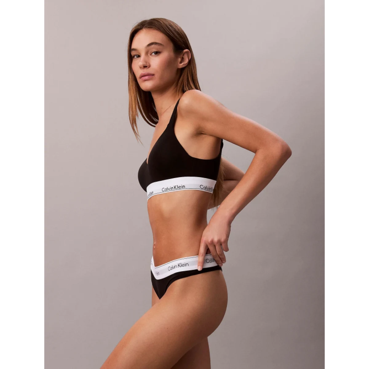 Dámske nohavičky CALVIN KLEIN Thong Icon Cotton Modal black · záber 3