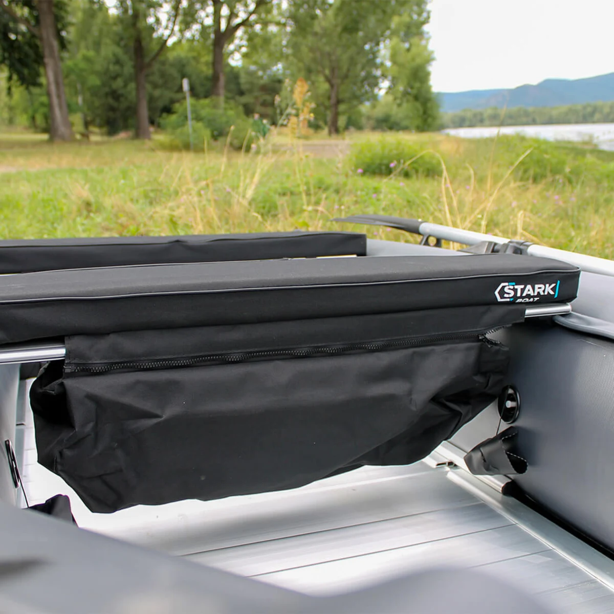 Podsedák STARKBOAT s úložným priestorom, 75cm, čierny · záber 1