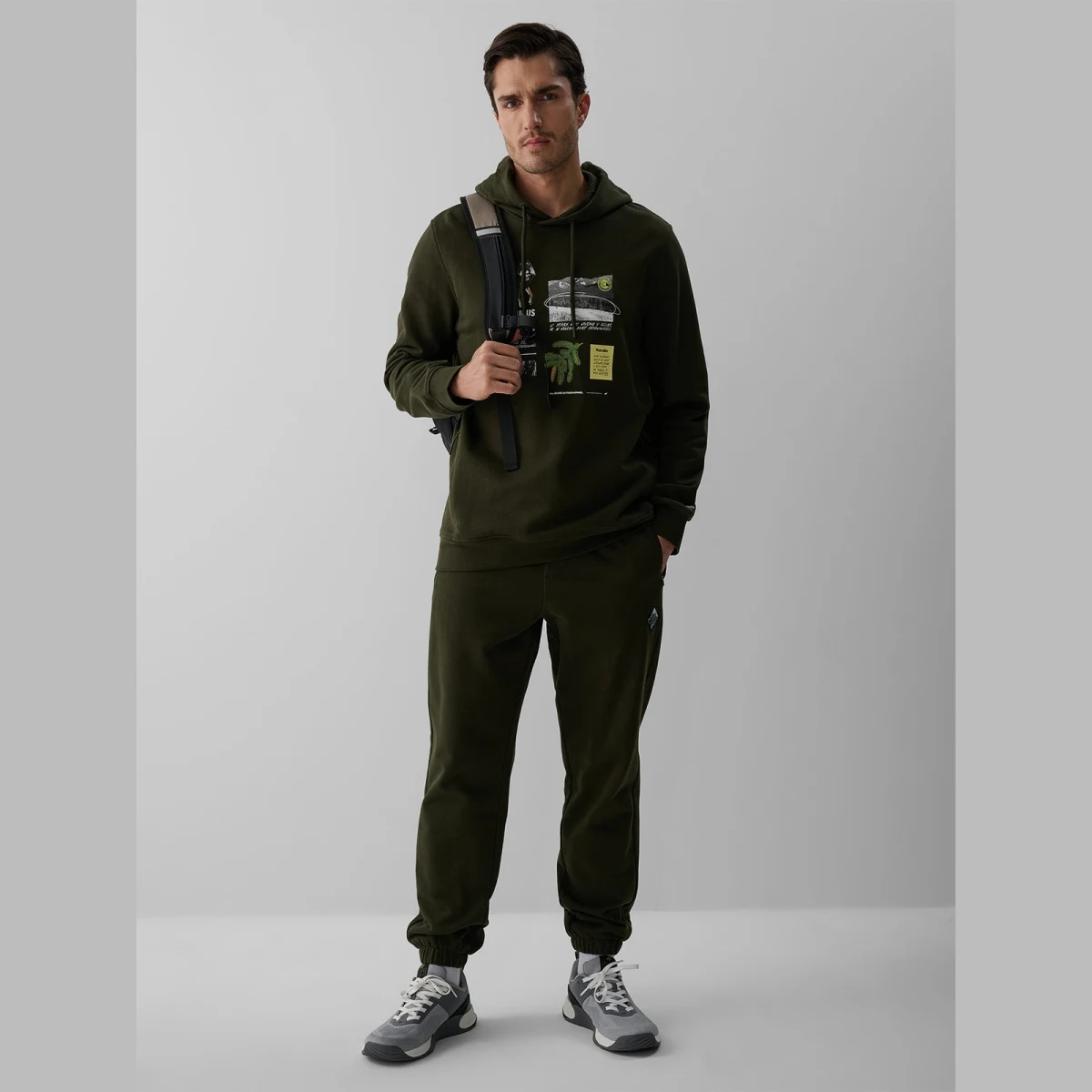 Teplákové nohavice joggery pánske - khaki - Pohlavie: Pánske · záber 3