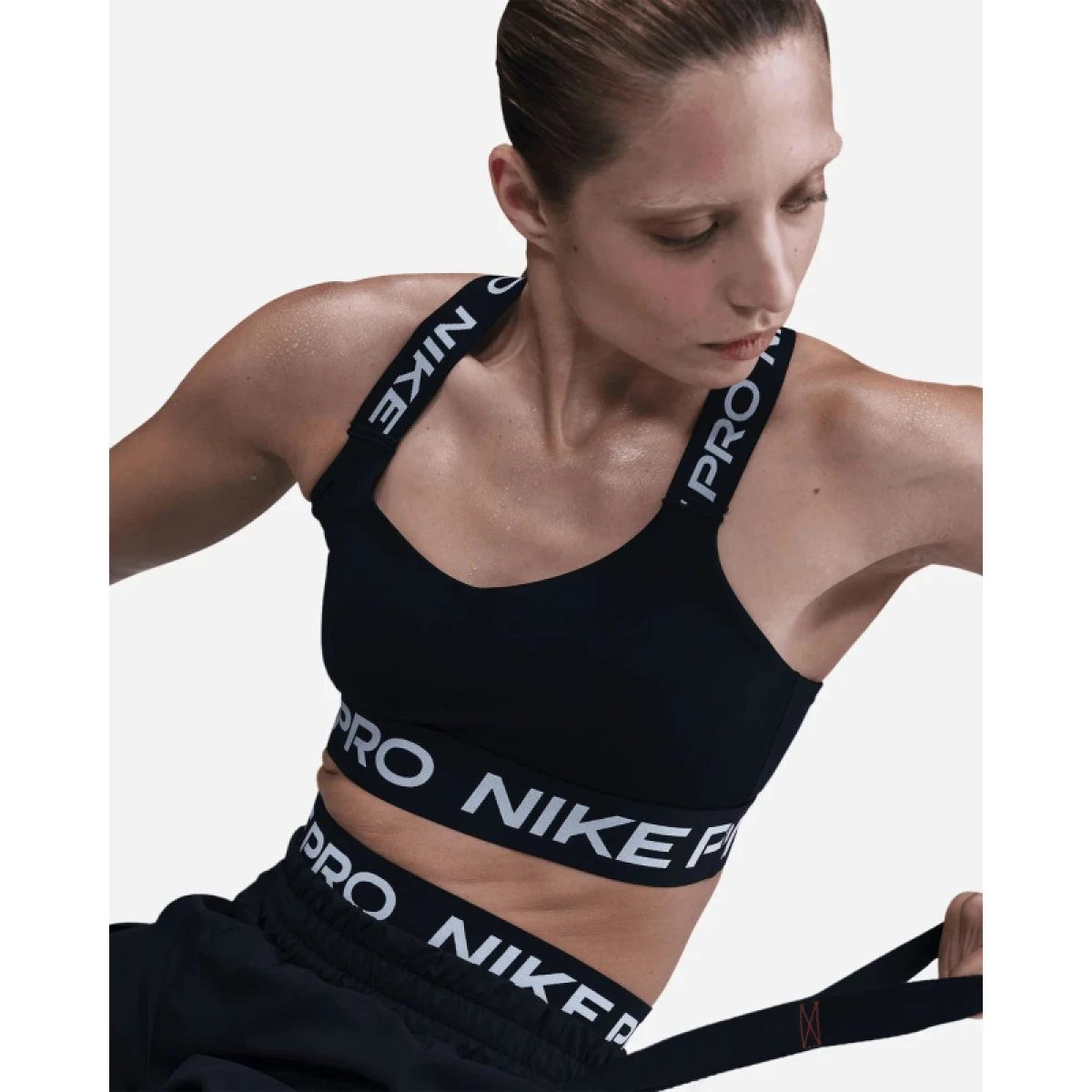 Dámska tréningová športová podprsenka NIKE PRO W NP BRA TT BLACK BLACK WHITE · záber 3
