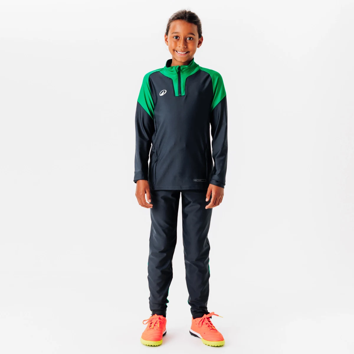 KIPSTA Detské futbalové tepláky Viralto Club sivo-zelené 7-8 r (123-130 cm) · záber 2