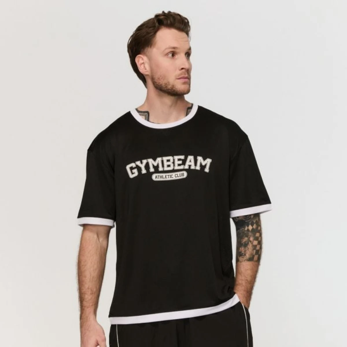 Мъжка овърсайз тениска Varsity Black - GymBeam - Размер: M | Тегло: 0,22 g | Опаковка: 80 · záber 1