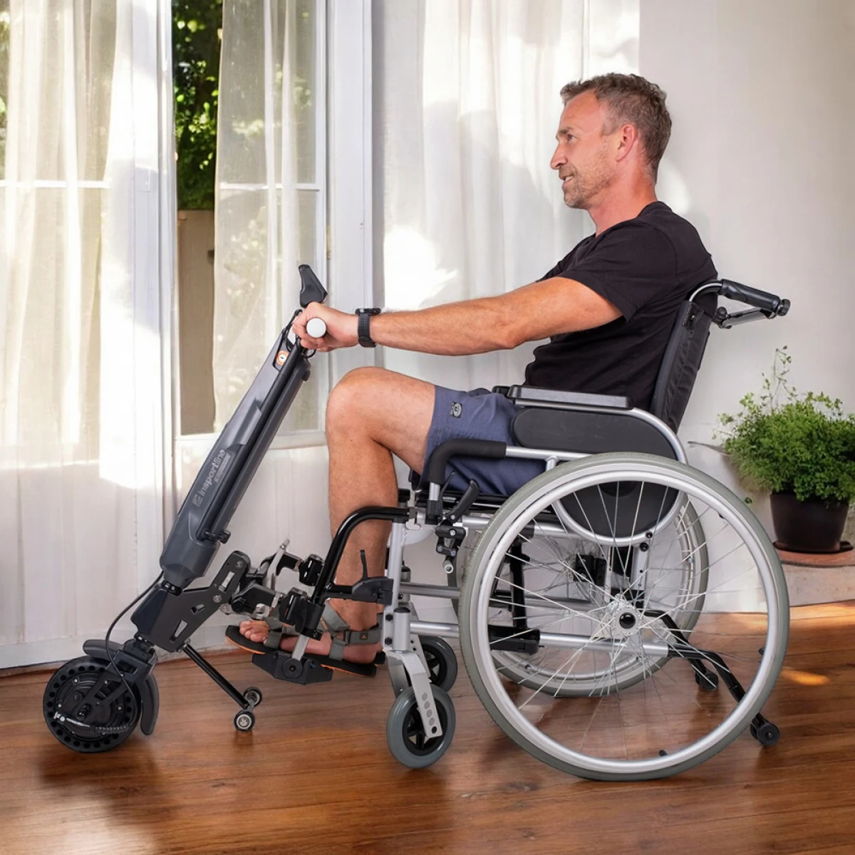 Prídavný elektrický pohon pre invalidné vozíky inSPORTline Oppatia · záber 3