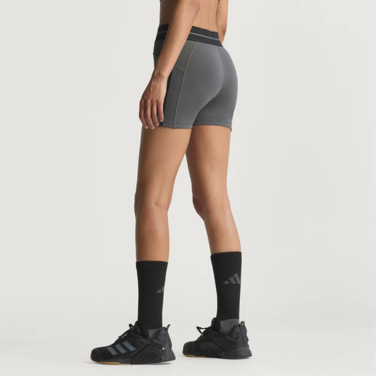 Dámske tréningové kraťasy ADIDAS HYG RIB 1 4 GRESIX BLACK · záber 3