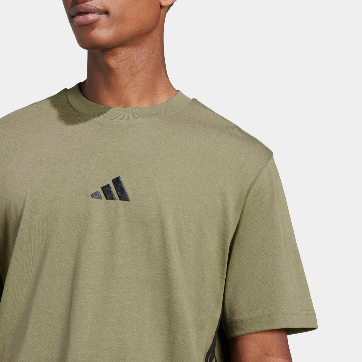 ADIDAS ADIDAS pánske fitness tričko bavlnené kaki M · záber 2