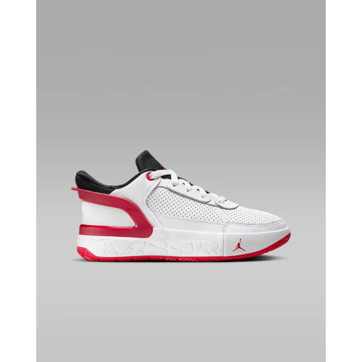 Chlapecká vycházková obuv NIKE Jordan Day1 EO Jr white university red black · záber 2