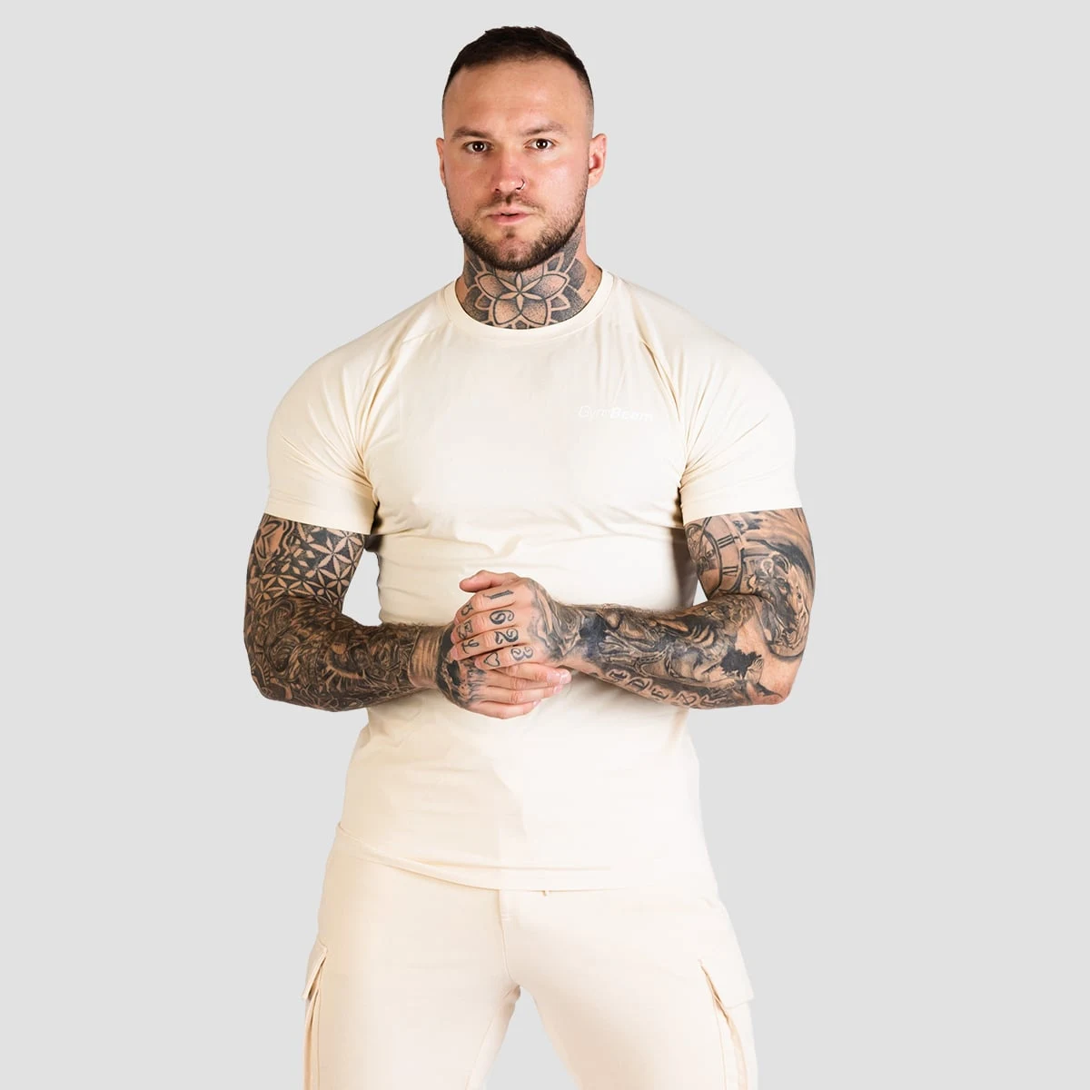 GymBeam Muška majica Fitted TRN Sand - Veličina: XL | Boja: Krem | Težina: 0,2 g | Pakiranje: 100 · záber 1
