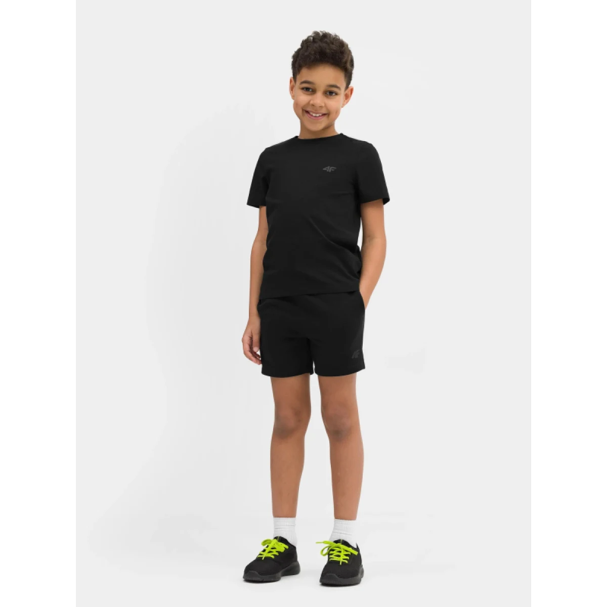 Chlapecké teplákové kraťasy 4F JUNIOR SHORTS CAS M048-20S-DEEP BLACK · záber 3