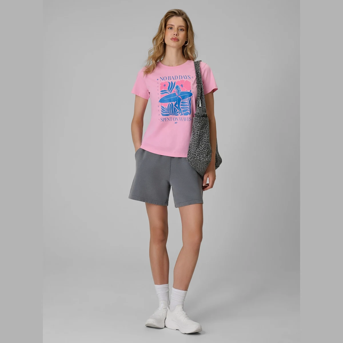 T-shirt regular s potlačou dámsky - ružový · záber 2