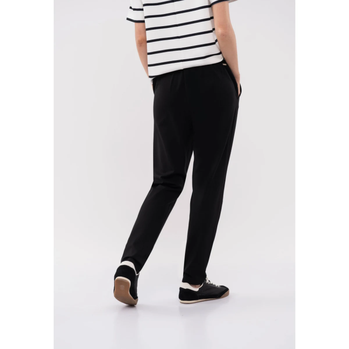 Dámske tepláky VOLCANO N-JENIS-700-BLACK · záber 2