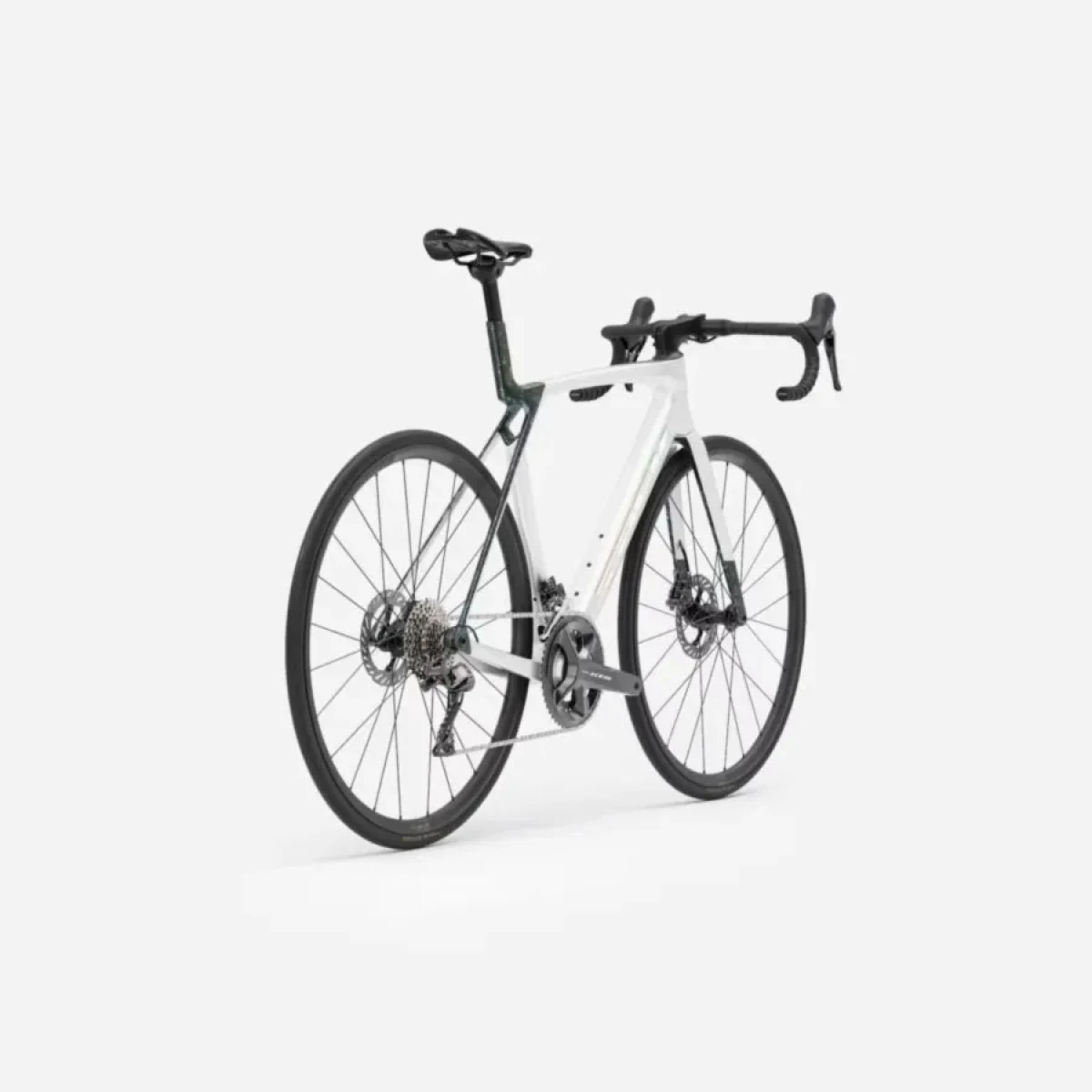 TREK Madone SL 5 Gen 8 Gloss Crystal White/Matte Deep Smoke 2026 - Velikost: M · záber 2
