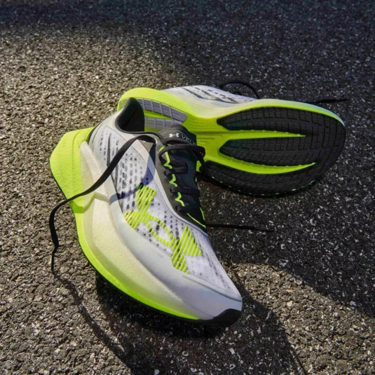 Pánska bežecká obuv UNDER ARMOUR UA Velociti Distance M white high vis yellow high vis yellow · záber 5