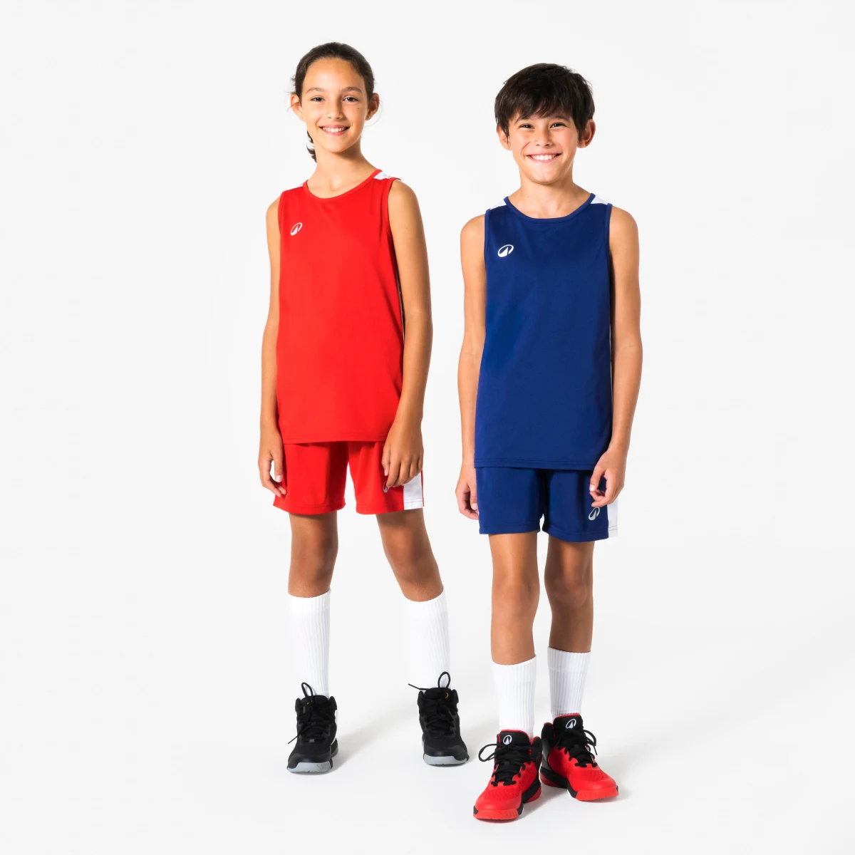 KIPSTA Detské basketbalové šortky SH100 červené 14-15 r (161-172 cm) · záber 2