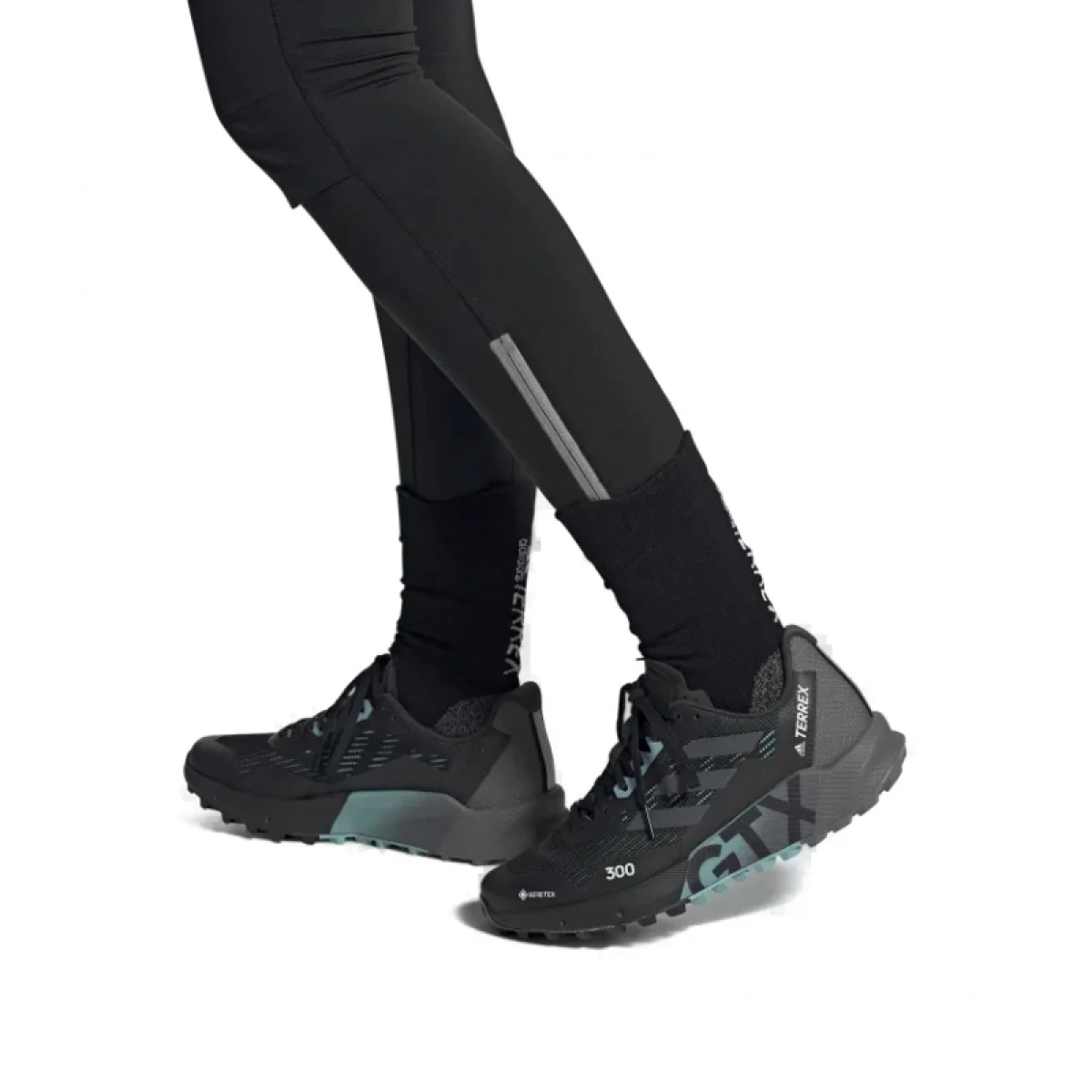 Dámská běžecká trailová obuv ADIDAS Terrex Agravic Flow 2.0 GTX core black grey six mint ton · záber 5