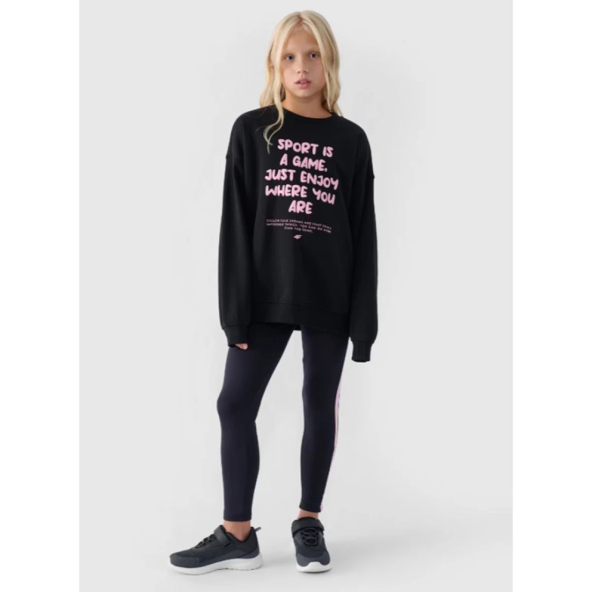 Dívčí mikina 4F JUNIOR SWEATSHIRT-JWAW24TSWSF1214-20S-DEEP BLACK · záber 4