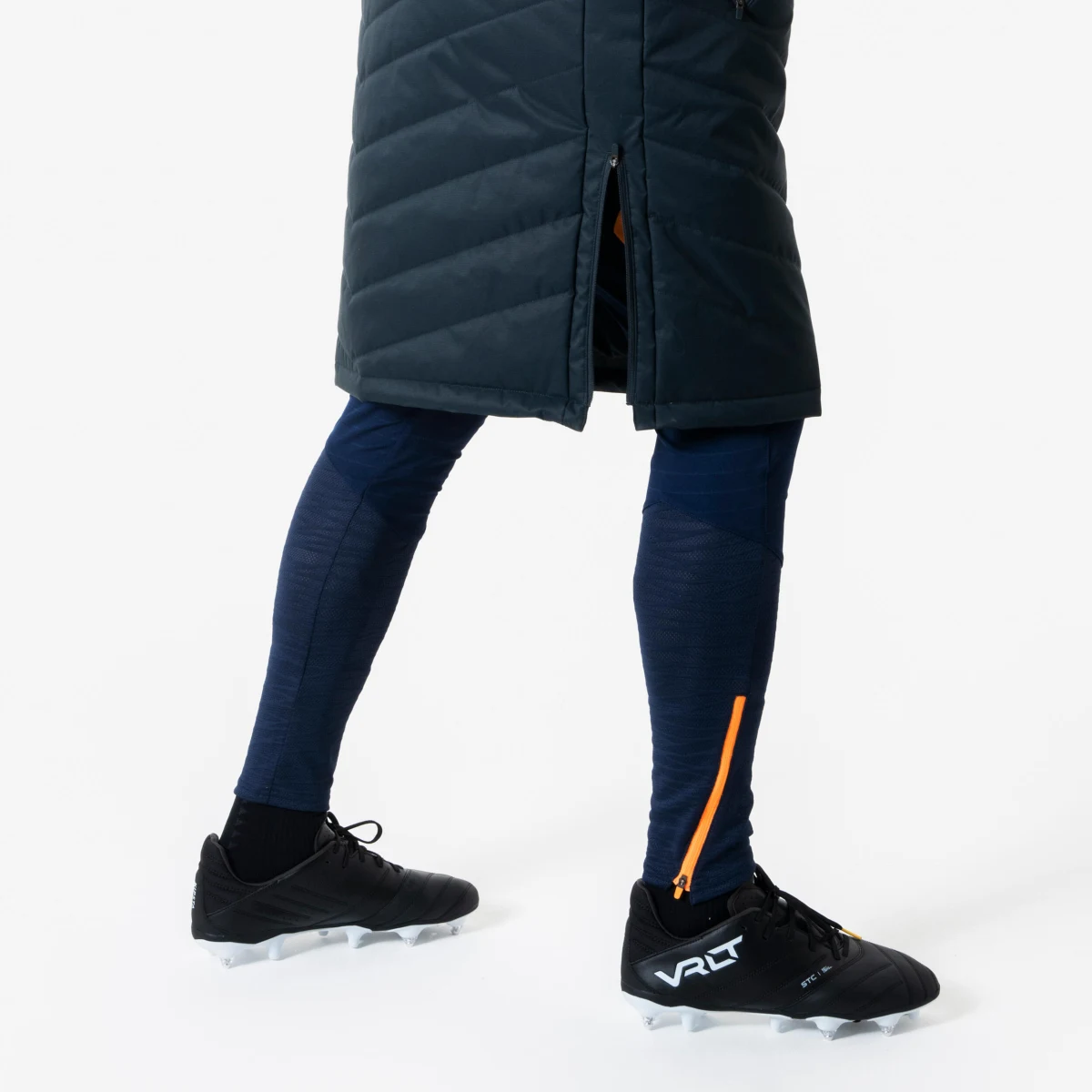 KIPSTA Dlhá futbalová bunda (parka) pre dospelých čierna 2XL · záber 2
