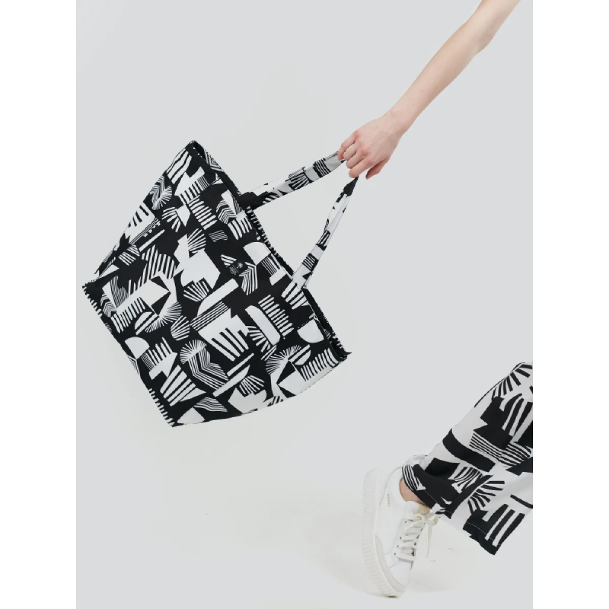 Plážová taška FUNDANGO Almaraz Beach Bag-899-black pattern · záber 2