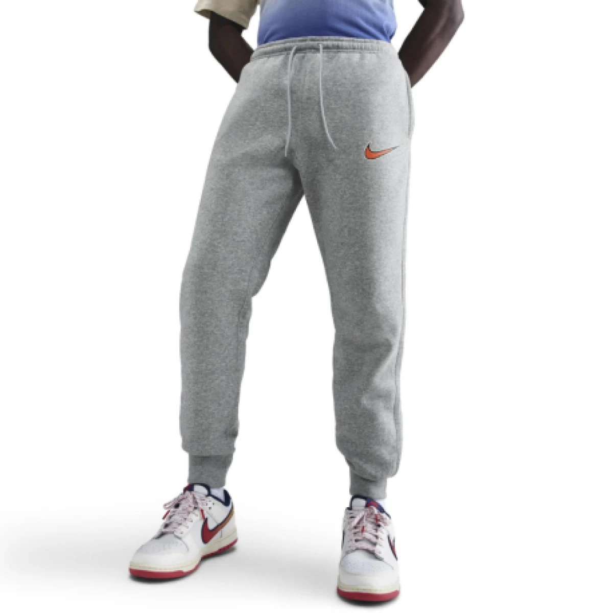 Pánske tepláky NIKE M NK CLUB BB JGGR NEO VARSITY · záber 1