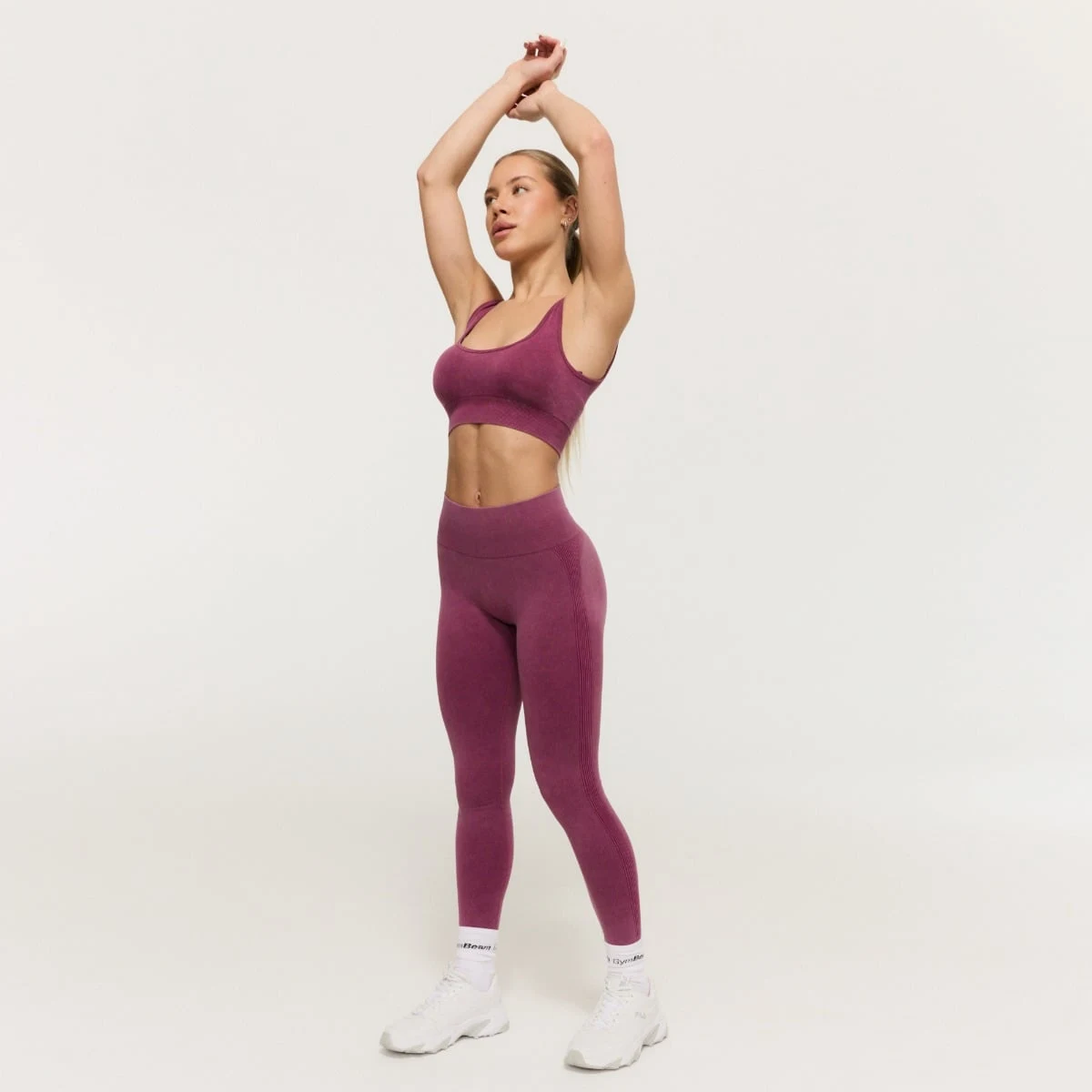 GymBeam Dámské bezešvé legíny Lift Plum - Velikost: XS | Barva: Červená | Hmotnost: 0,184 kg | Balení: 70 · záber 5