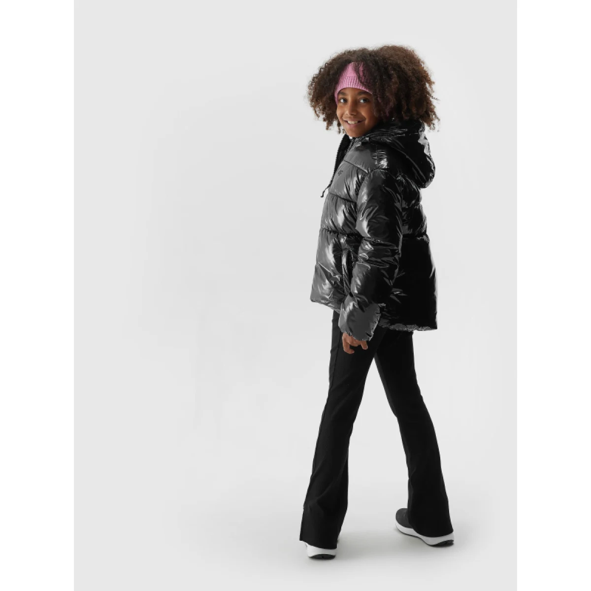 Dívčí bunda 4F JUNIOR DOWN JACKET-JAW23TDJAF267-21S-BLACK · záber 5