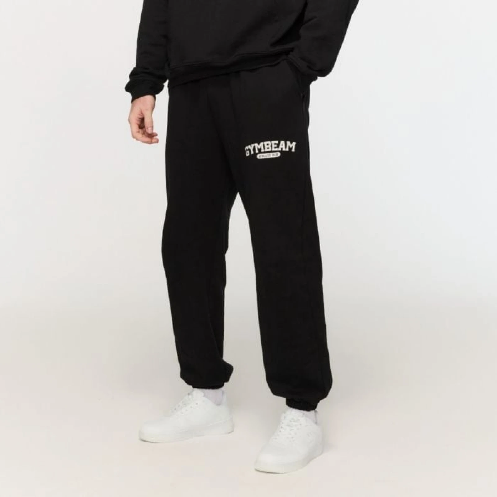 Спортно долнище Varsity Black - GymBeam - Размер: L | Тегло: 0,6644 g | Опаковка: 18 · záber 1