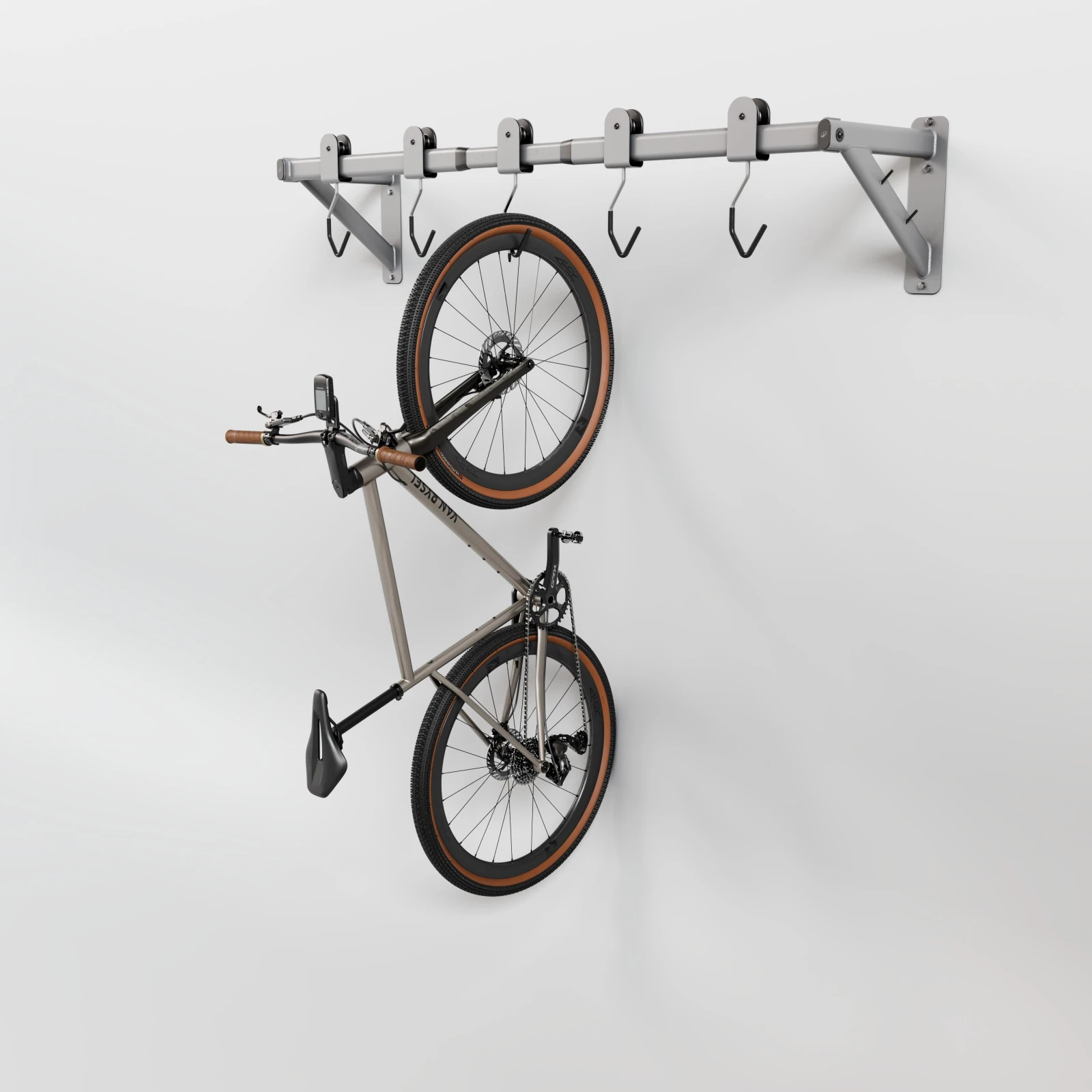 DECATHLON Závesný stojan s posuvnými hákmi na 5 bicyklov sivý bez · záber 2