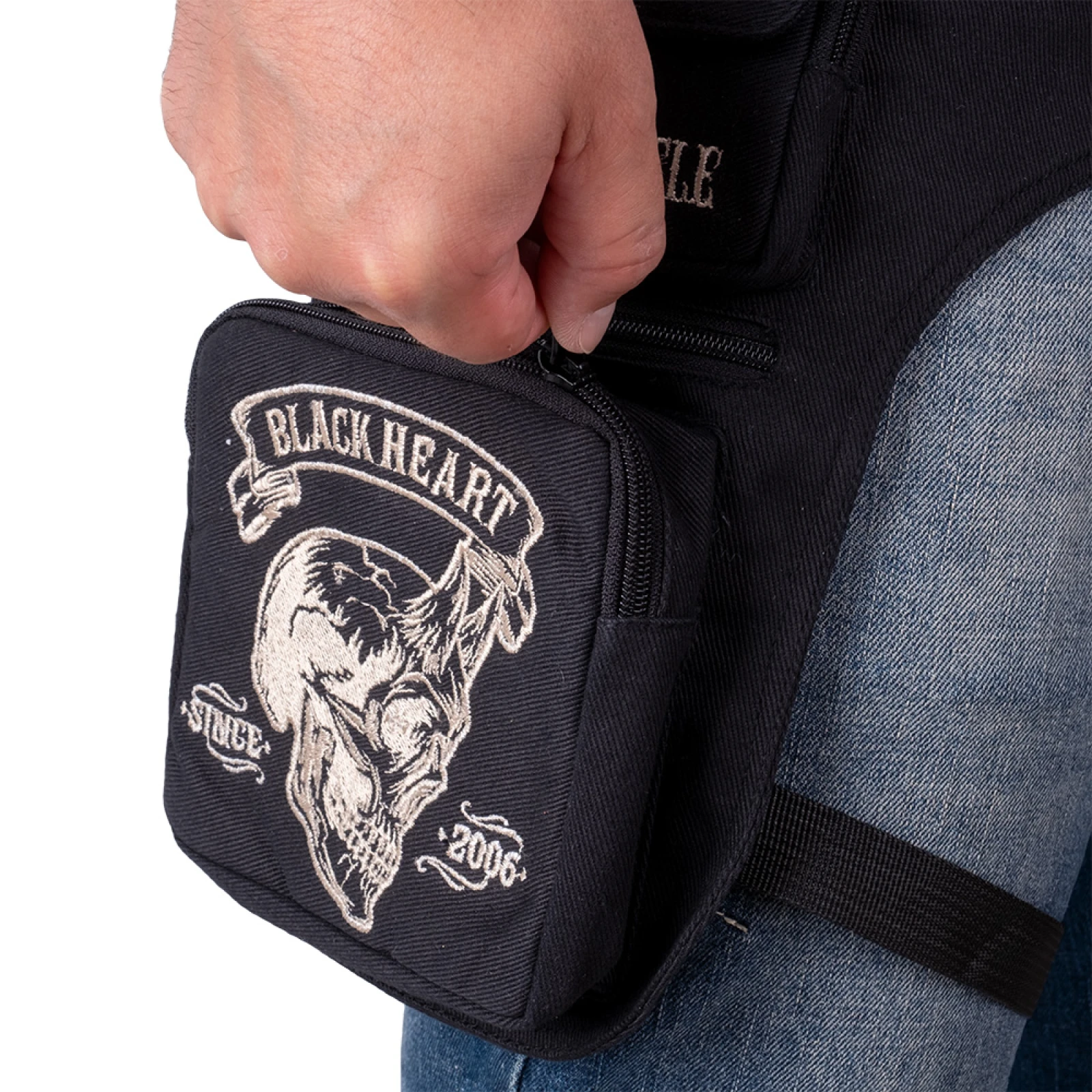 W-TEC Black Heart Devil Skull Black Tex · záber 4