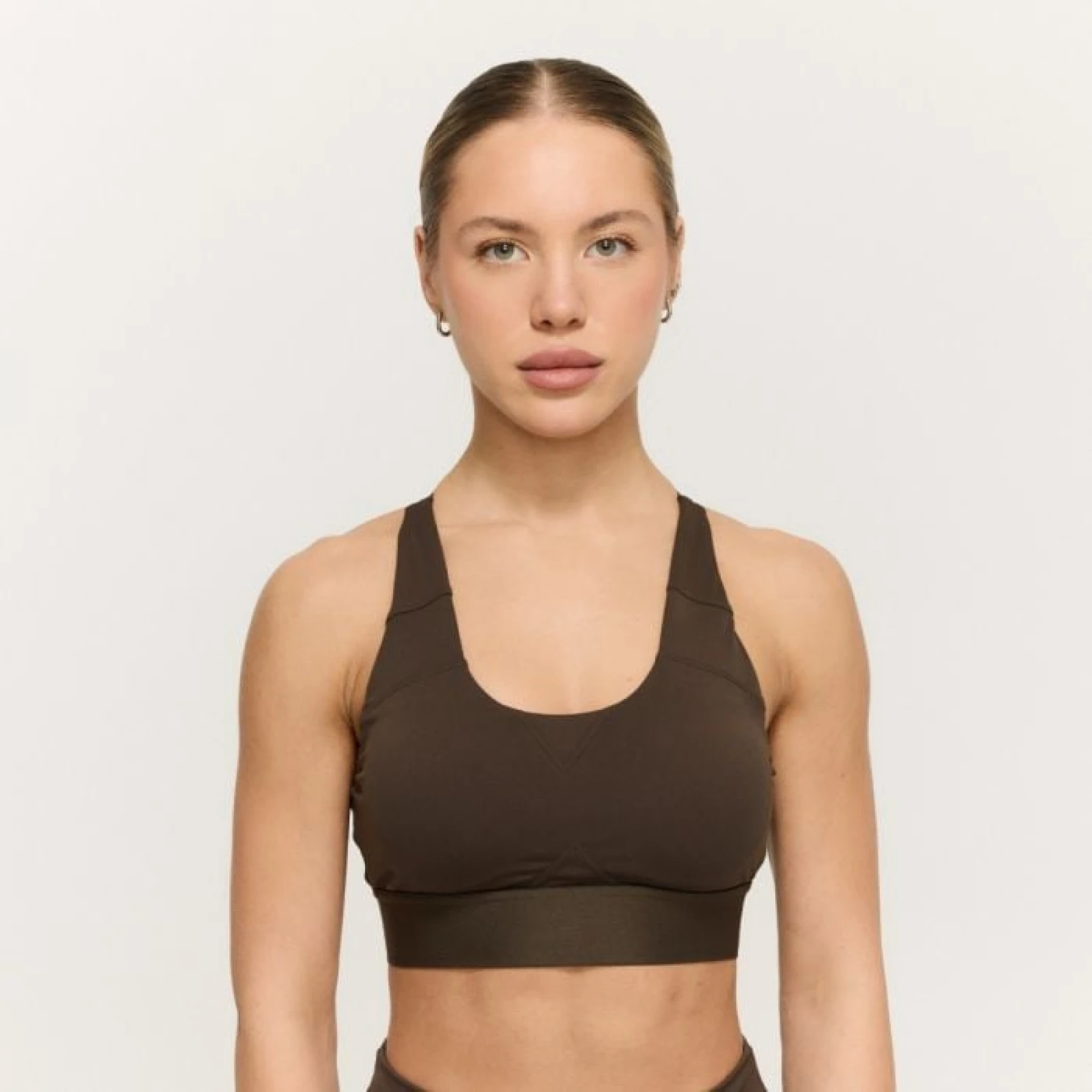 Спортен сутиен Limitless Espresso - GymBeam - Размер: XS | Тегло: 0,1028 g | Опаковка: 105 · záber 1
