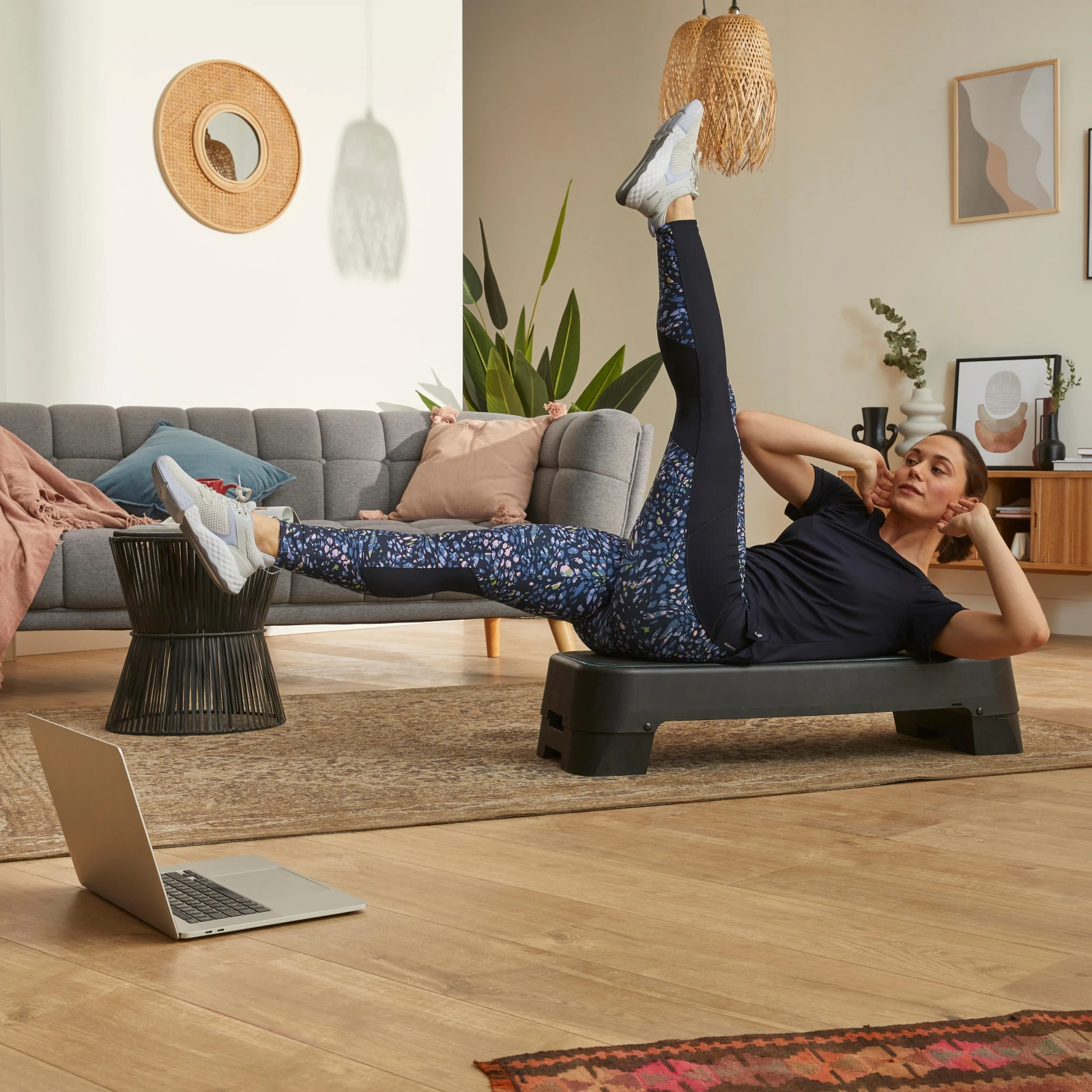 DOMYOS Schodík Step 500 s integrovanými skladacími nožičkami bez · záber 2