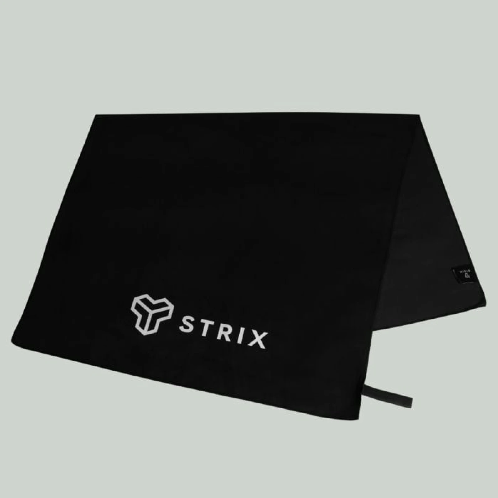Спортна кърпа Essential Medium Black - STRIX · záber 1