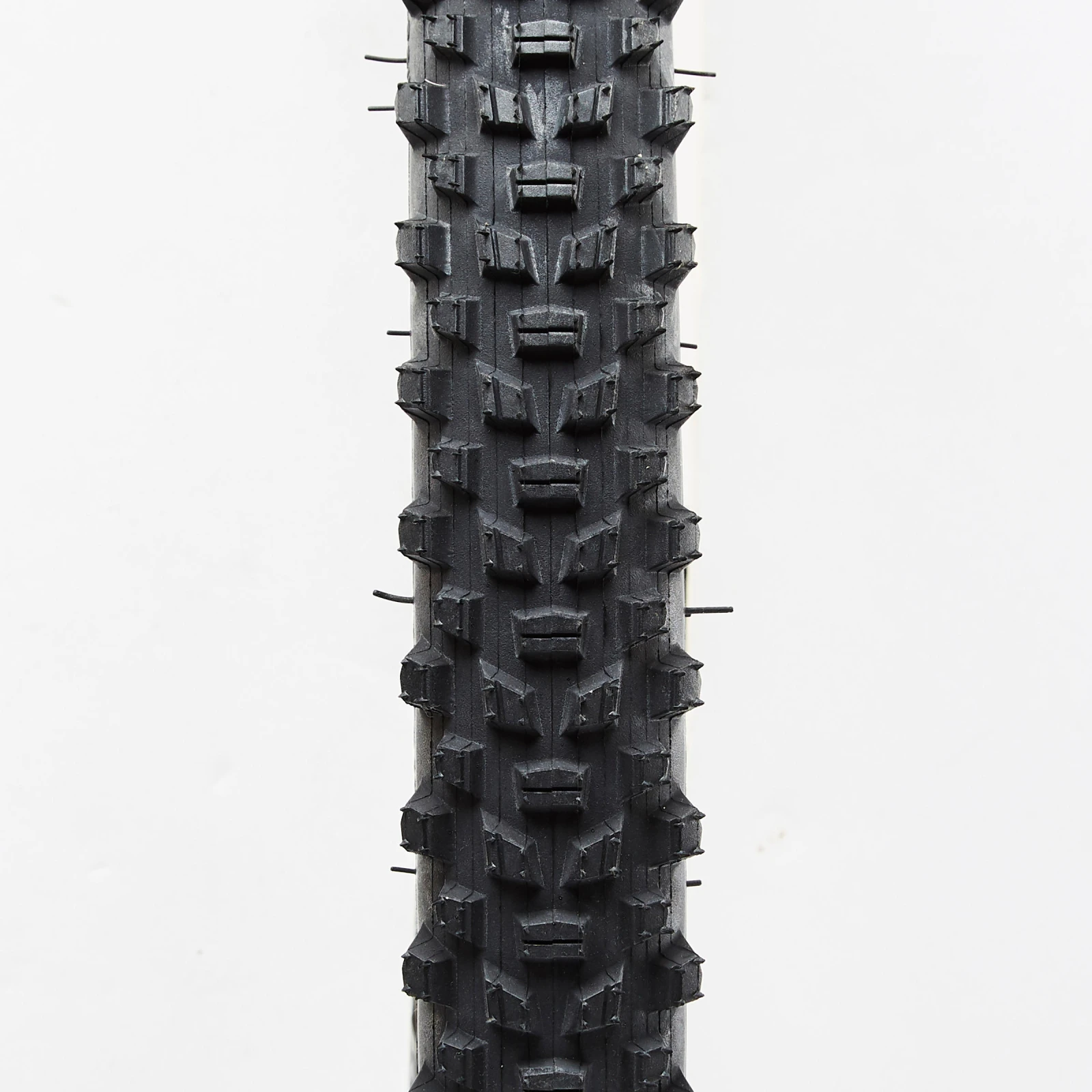 BTWIN Plášť na detský horský bicykel Skinwall 24 × 1,95 pevné pätky / ETRTO 47-507 bez · záber 2