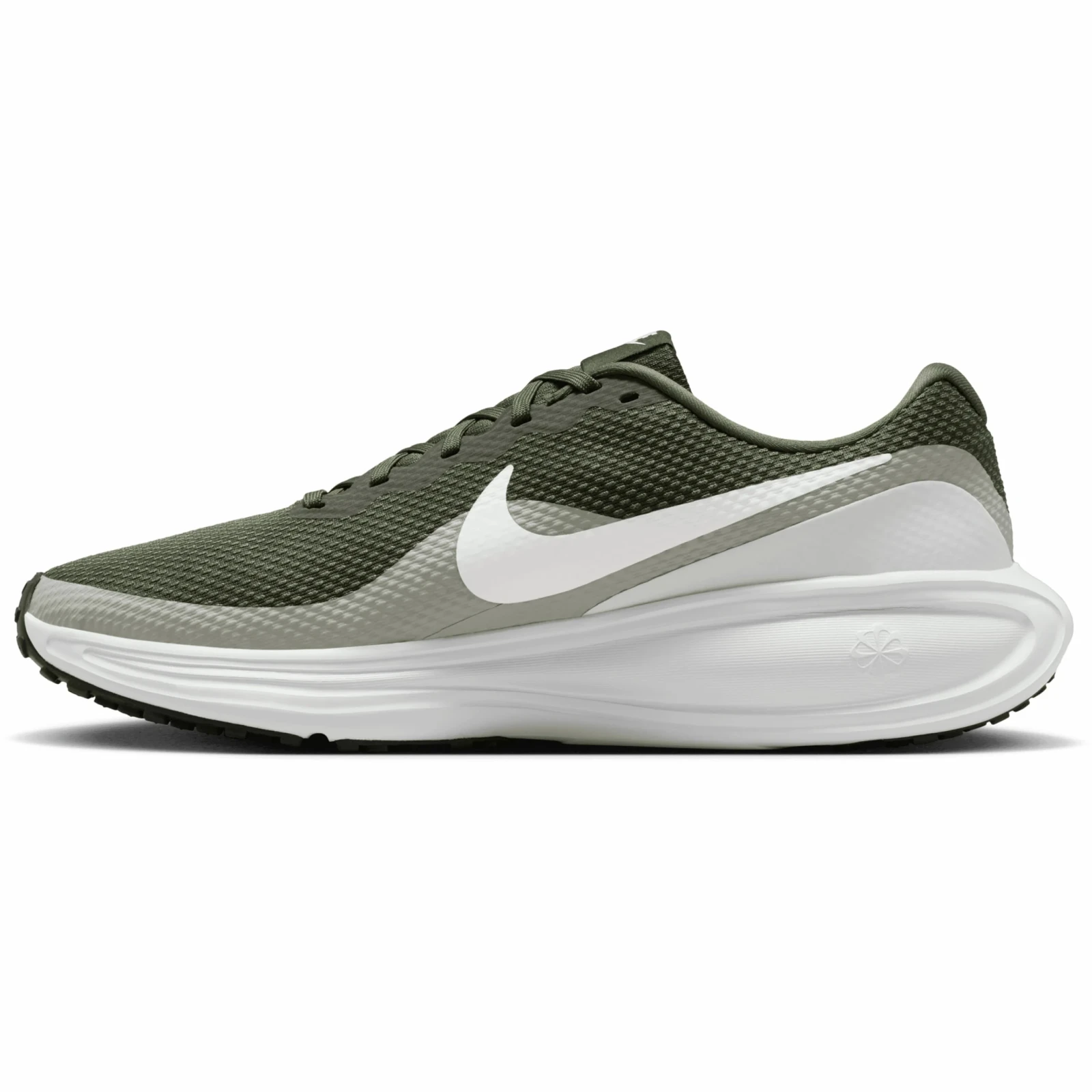 Nike Revolution 8 M · záber 2