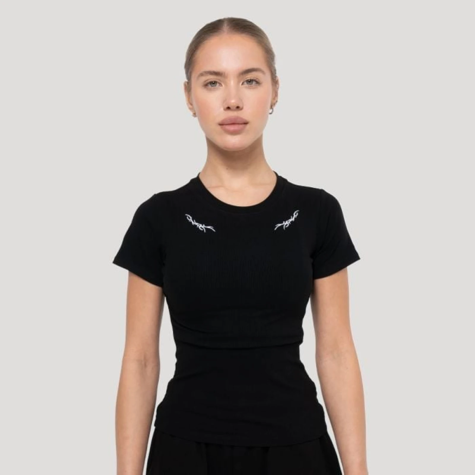 Дамска тениска Tribal Ribbed Black - GymBeam - Размер: XS | Тегло: 0,1462 g | Опаковка: 110 · záber 1