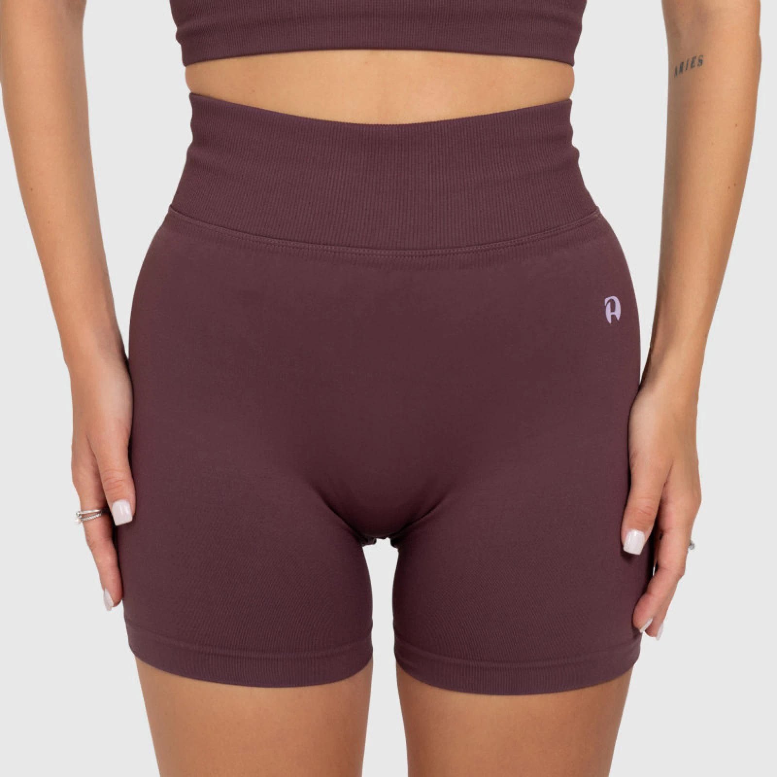 Dámske športové šortky Iron Aesthetics Ultimate, plum · záber 2