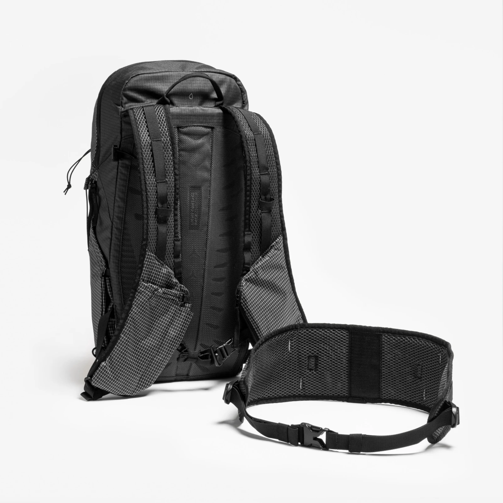QUECHUA Turisticky batoh MH500 Light 15 l čierny jedna veľkosť · záber 2