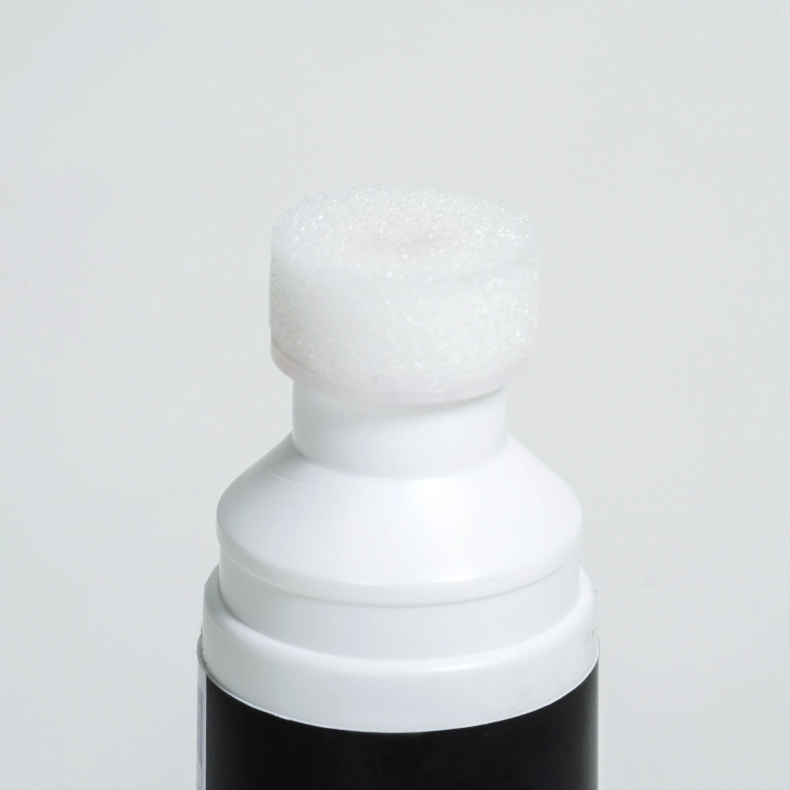 NEWFEEL Prípravok na ošetrenie koženej obuvi 100 ml biely 100 ml · záber 2
