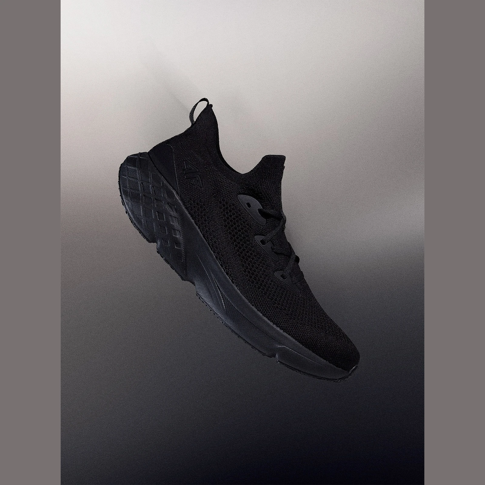 Nízké tenisky Velocore E-knit pánské - černé · záber 1