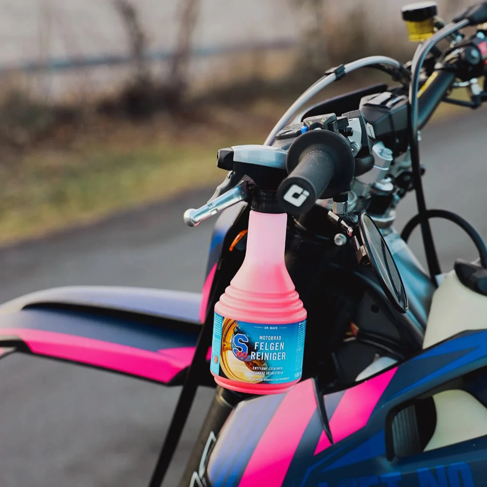 S100 Motorrad Felgenreiniger 500 ml · záber 2