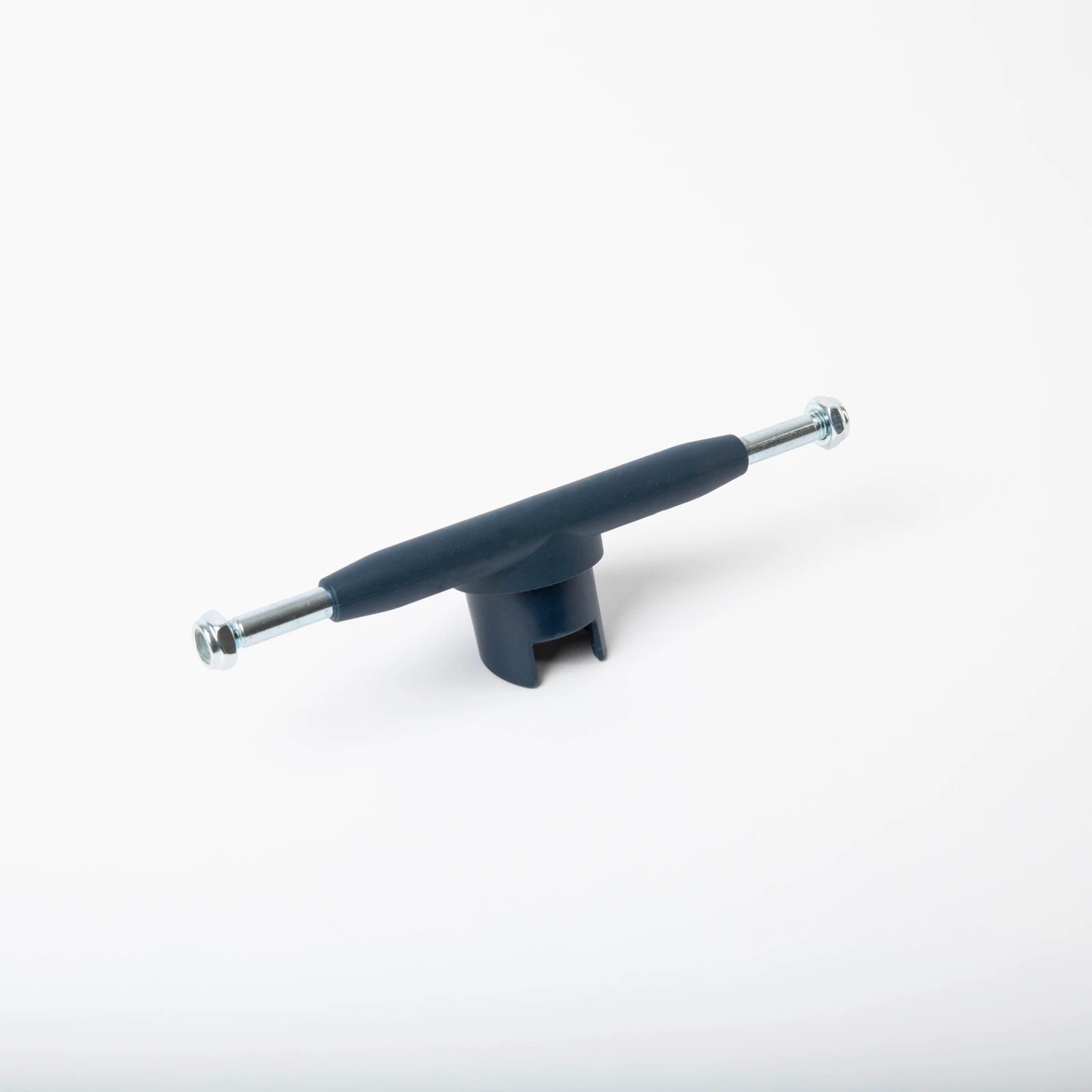 DECATHLON Truck na skateboard Play 100 bez · záber 1