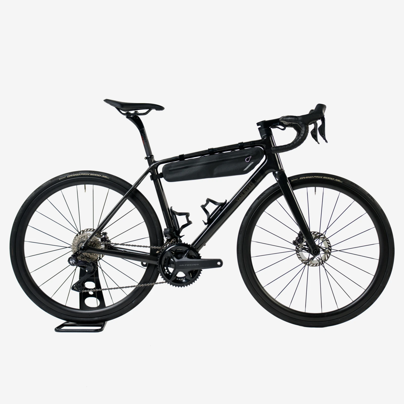 RIVERSIDE Taška na rám ADVT 900 na bikepacking 3,5 l IPX3 čierna bez · záber 2