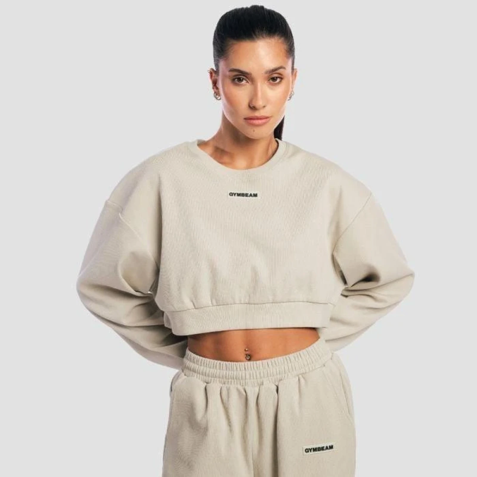 GymBeam Dámská mikina Cropped Aura Grey - Velikost: M | Barva: sivá | Pohlavie: Dámské | Hmotnost: 0,4 kg | Balení: 34 · záber 7