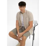Pánska košeľa s krátkym rukávom VOLCANO C-TRIFO-BEIGE · záber 3