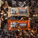 Nutrend DeNuts Crunchy 40g mandle v horkej čokoláde · záber 3