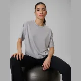 Dámské loose rychleschnoucí tréninkové tričko - šedé · záber 1