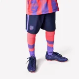 KIPSTA Detské futbalové šortky Viralto Kids modré fialový pásik 7-8 r (123-130 cm) · záber 1