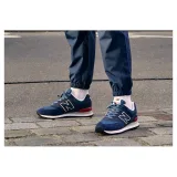 Pánska vychádzková obuv NEW BALANCE ML574EAE M navy red · záber 5