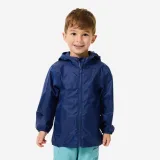 QUECHUA Detská nepremokavá turistická bunda MH100 tmavomodrá 5-6 r (113-122 cm) · záber 1