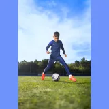 KIPSTA Detské futbalové nohavice VIRALTO KIDS Check tmavomodré 7-8 r (123-130 cm) · záber 2