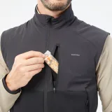 QUECHUA Pánska turistická vesta MH500 fleecová hrejivá čierna 2XL · záber 2