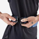 KIPRUN Bežecký opasok na smartfón Basique 2 unisex modrý bez · záber 2